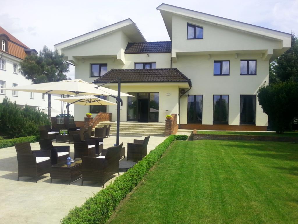 Astoria Bed & Breakfast Swarzędz Buitenkant foto