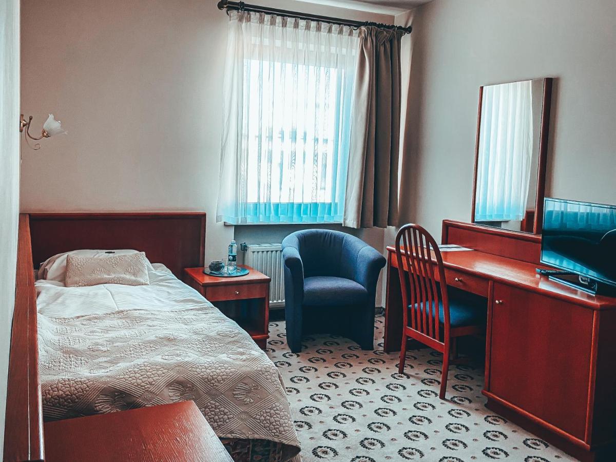 Astoria Bed & Breakfast Swarzędz Buitenkant foto