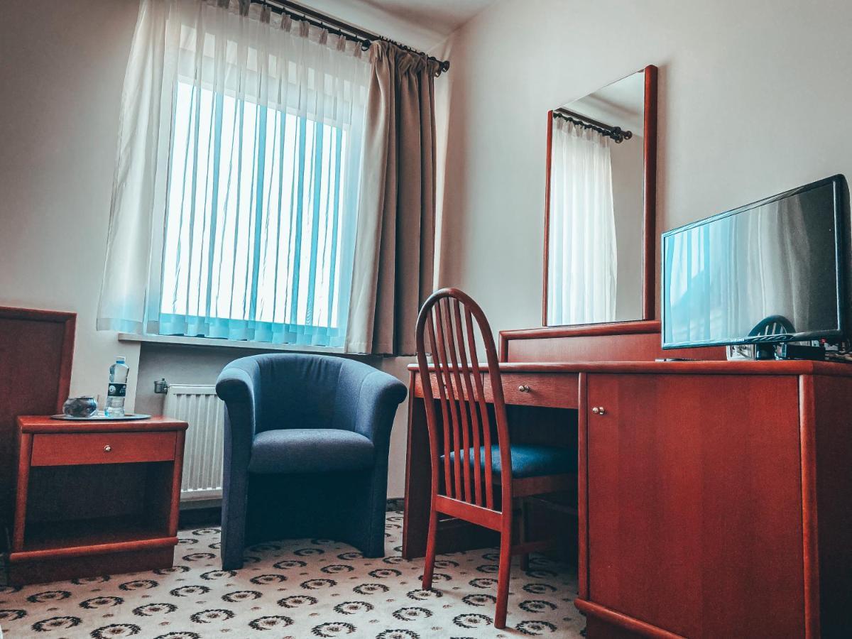 Astoria Bed & Breakfast Swarzędz Buitenkant foto