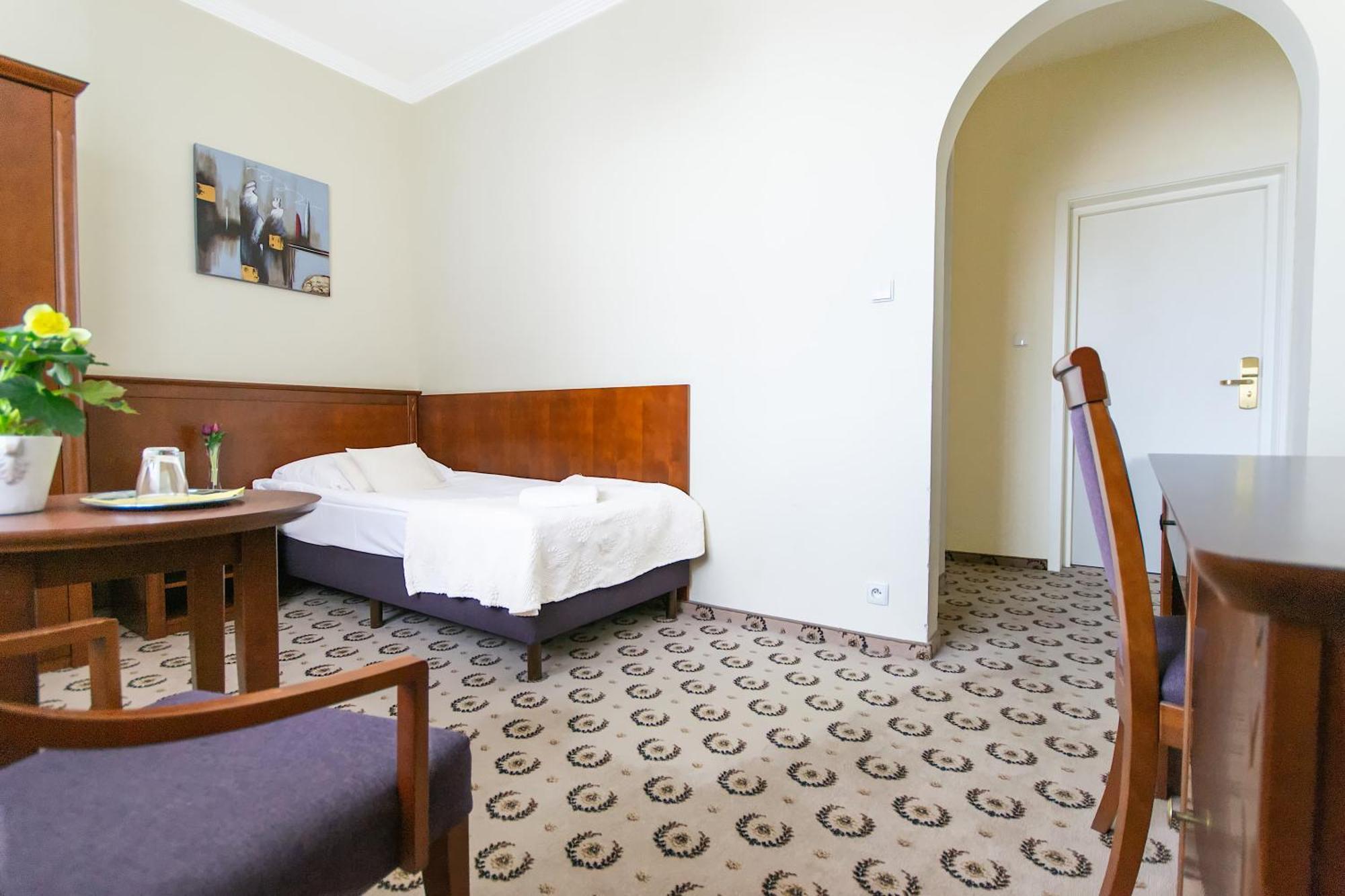 Astoria Bed & Breakfast Swarzędz Buitenkant foto