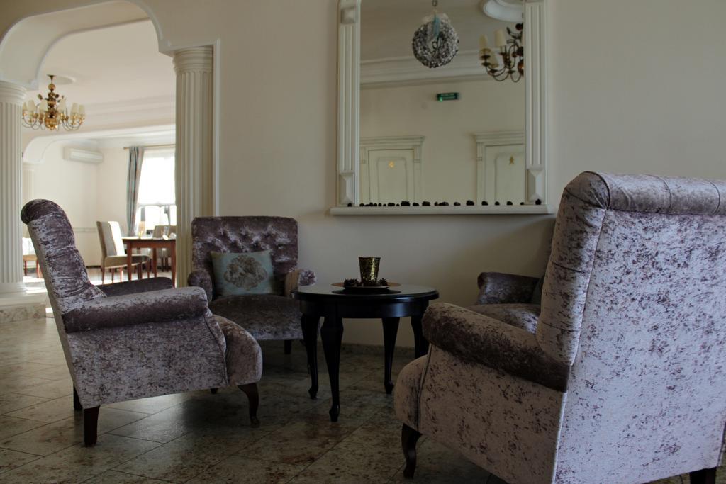 Astoria Bed & Breakfast Swarzędz Buitenkant foto