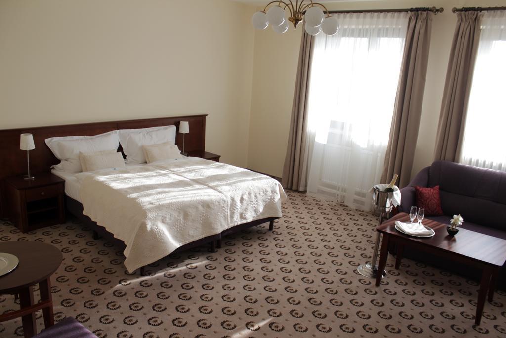 Astoria Bed & Breakfast Swarzędz Buitenkant foto