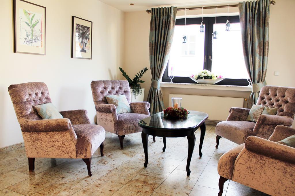 Astoria Bed & Breakfast Swarzędz Buitenkant foto