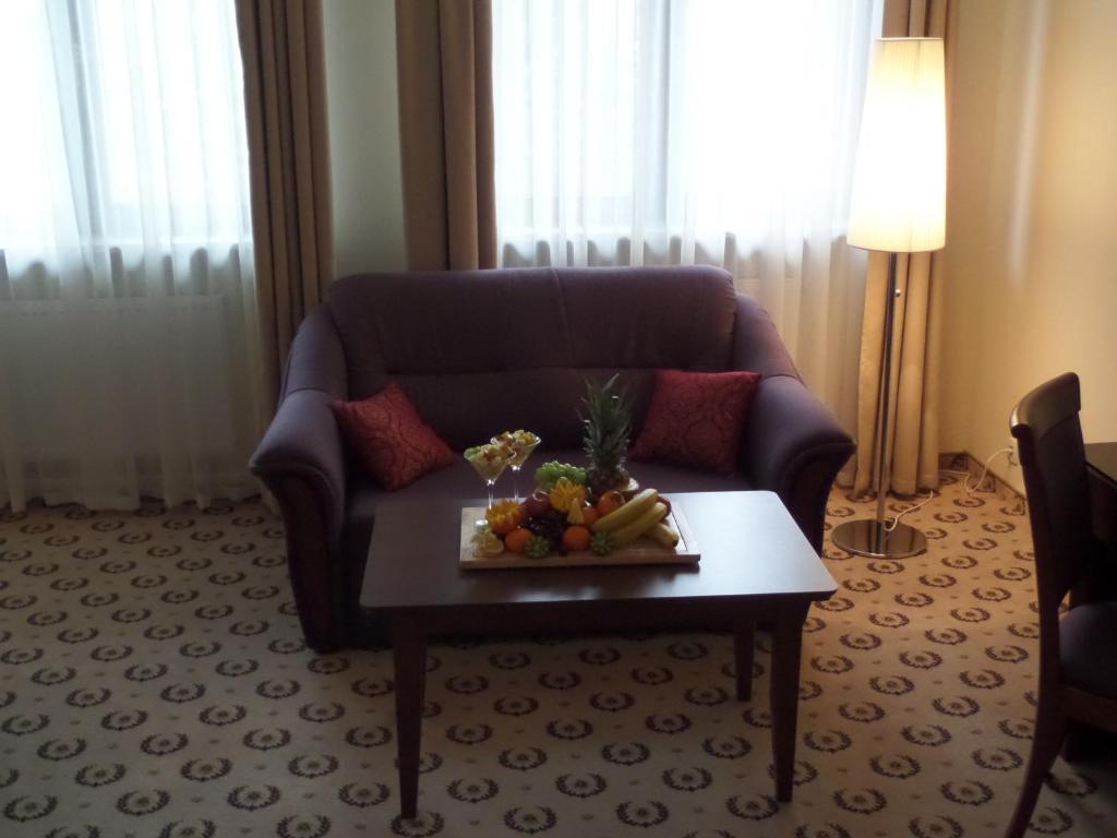 Astoria Bed & Breakfast Swarzędz Buitenkant foto